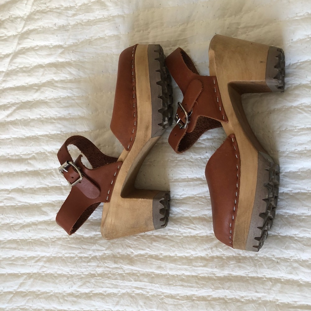 MIA Swedish leather clogs